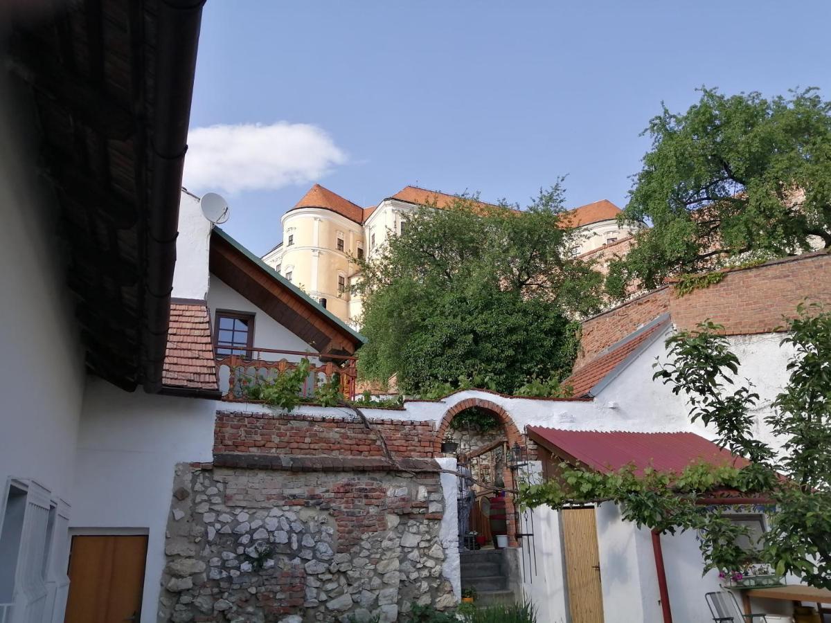 Castle-Wall-Inn 米库洛夫 外观 照片